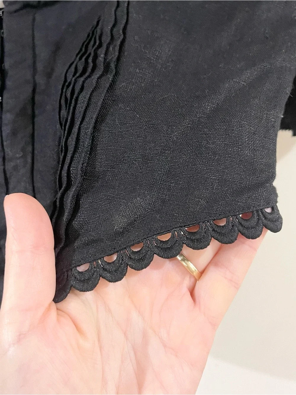 Reformation Simmie Linen Black Puff Sleeve Crop Top with Scalloped Trim size 8